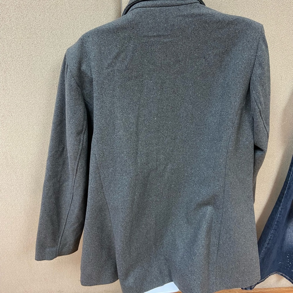 Grey coat - Picture 2 of 3